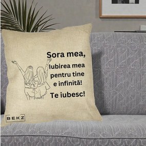 Cadou pentru Sora - Perna Personalizata Sora Mea Te Iubesc Line Art Doua Fete cu Brate Ridicate, 40x40 cm, Crem, Husa Detasabila, Perna Inclusa, BEKZ®