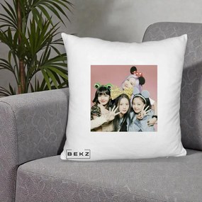 Perna Personalizata K-pop BLACKPINK Accesorii Haioase, 40x40 cm, Alb Pufos, Husa Detasabila, Perna Inclusa, BEKZ®