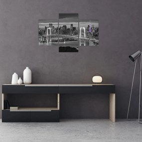 Tablou - Orașul mare cu turnul mov (90x60 cm)