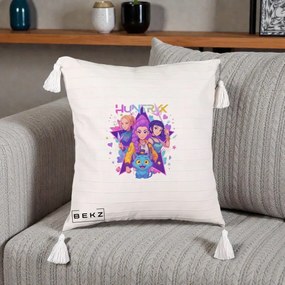 Perna Personalizata K-pop HUNTRX Trio cu Pisica Stele, 40x40 cm, Bej cu Franjuri, Husa Detasabila, Perna Inclusa, BEKZ®