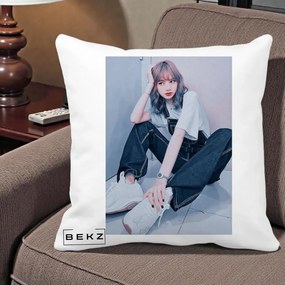 Perna Personalizata K-pop BLACKPINK Lisa, 40x40 cm, Alba Mata, Husa Detasabila, Perna Inclusa, BEKZ®