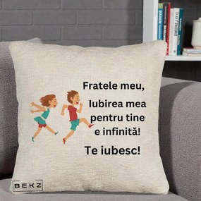 Cadou pentru Frate - Perna Personalizata Fratele Meu Te Iubesc Copii Alergand Colorat, 40x40 cm, Bej Canapea, Husa Detasabila, Perna Inclusa, BEKZ®