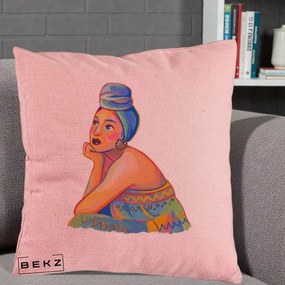 Perna Decorativa Portret Femeie Contemplativa, 40x40 cm, Roz, Husa Detasabila, Perna Inclusa, BEKZ®