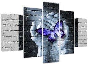 Tablou - Fluture violet pe perete (150x105 cm)