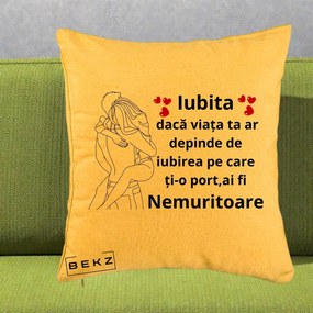 Cadou pentru Iubita - Perna Personalizata Iubita Nemuritoare cu Cuplu Line-Art si Inimi Rosii, 40x40 cm, Galben, Husa Detasabila, Perna Inclusa, BEKZ®