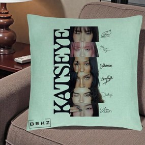 Perna Personalizata K-pop KATSEYE Semnaturi Membre Foto, 40x40 cm, Verde Menta, Husa Detasabila, Perna Inclusa, BEKZ®