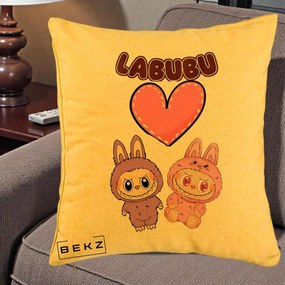 Perna Personalizata Labubu Cuplu Inima, 40x40 cm, Galben, Husa Detasabila, Perna Inclusa, BEKZ®
