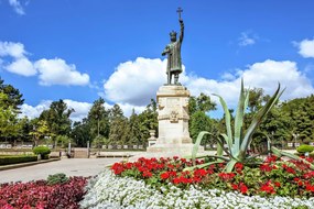 Fototapete, O dimineata frumoasa la Chisinau cu vedere la monument Art.060150