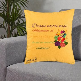 Perna Personalizata Dragii Nostri Nasi Multumim cu Flori Multicolore Colorat, 40x40 cm, Galben, Husa Detasabila, Perna Inclusa, BEKZ®