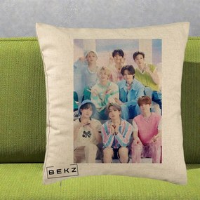 Perna Personalizata K-Pop Grup Foto Pasteluri cu 8 Artisti, 40x40 cm, Bej, Husa Detasabila, Perna Inclusa, BEKZ®