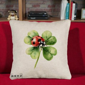 Perna Decorativa Buburuza Norocoasa pe Trifoi cu Patru Foi, 40x40 cm, Bej Canapea, Husa Detasabila, Perna Inclusa, BEKZ®