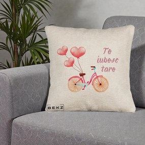 Perna Decorativa Te Iubesc Tare cu Bicicleta Roz si Baloane Inima, 40x40 cm, Bej Canapea, Husa Detasabila, Perna Inclusa, BEKZ®