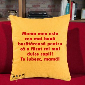 Cadou pentru Mama - Perna Personalizata Mama cea Mai Buna Bucatareasa, 40x40 cm, Galben, Husa Detasabila, Perna Inclusa, BEKZ®