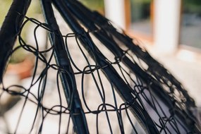 Scaun suspendat negru KOKON fara suport, perna deschisa la culoare