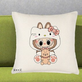 Perna Personalizata Labubu x Hello Kitty, 40x40 cm, Crem Reliefat, Husa Detasabila, Perna Inclusa, BEKZ®