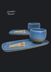 Set Cadou Heritage Albastru Oslo Cafea (2 Pahare Heritage 300ml + 2 Platouri Heritage lungime 22,5cm, latime 10cm)