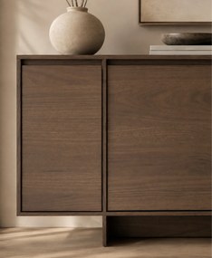 Comodă cu patru uși Zolia 180 cm pe plintă - nuc elegant