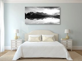 Tablou apus de soare orbitor deasupra lacului montan în design alb-negru