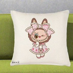 Perna Personalizata Labubu Lolita Roz cu Dantela, 40x40 cm, Crem Reliefat, Husa Detasabila, Perna Inclusa, BEKZ®