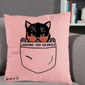 Perna Decorativa Judging You Silently Pisica Buzunar, 40x40 cm, Roz, Husa Detasabila, Perna Inclusa, BEKZ®
