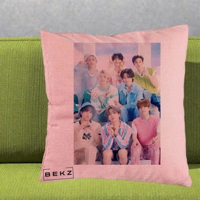 Perna Personalizata K-Pop Grup Foto Pasteluri cu 8 Artisti, 40x40 cm, Roz, Husa Detasabila, Perna Inclusa, BEKZ®