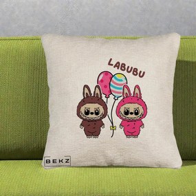 Perna Personalizata Labubu Cuplu cu Baloane, 40x40 cm, Bej Canapea, Husa Detasabila, Perna Inclusa, BEKZ®
