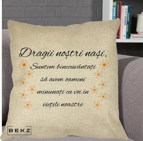 Cadou pentru Nasi - Perna Personalizata Dragii Nostri Nasi Suntem Binecuvantati cu Floricele, 40x40 cm, Crem, Husa Detasabila, Perna Inclusa, BEKZ®
