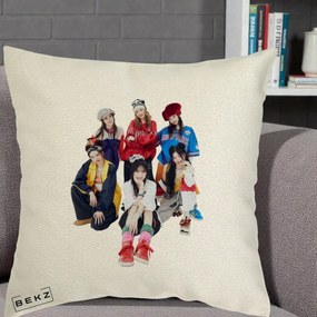 Perna Personalizata Grup K-pop Fete Streetwear Foto, 40x40 cm, Ecru, Husa Detasabila, Perna Inclusa, BEKZ®
