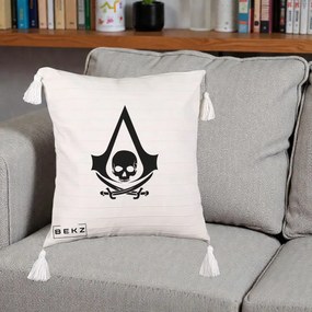 Perna Personalizata Assassin's Creed Black Flag Skull, 40x40 cm, Bej cu Franjuri, Husa Detasabila, Perna Inclusa, BEKZ®