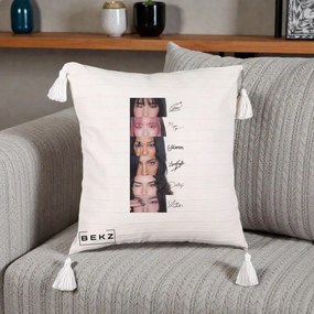 Perna Personalizata K-pop KATSEYE Semnaturi fara Foto, 40x40 cm, Bej cu Franjuri, Husa Detasabila, Perna Inclusa, BEKZ®