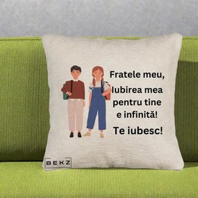 Cadou pentru Frate - Perna Personalizata Fratele Meu Te Iubesc Elevi Ilustratie Colorata, 40x40 cm, Bej Canapea, Husa Detasabila, Perna Inclusa, BEKZ®