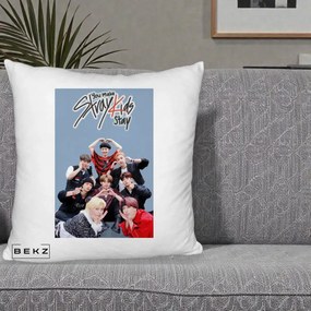 Perna Personalizata K-pop Stray Kids You Make Stray Kids Stay cu Foto Grup, 40x40 cm, Alb Pufos, Husa Detasabila, Perna Inclusa, BEKZ®
