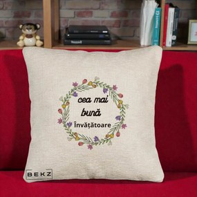 Cadou pentru Invatatoare - Perna Personalizata Cea mai Buna Invatatore cu Coronita Florala Colorata, 40x40 cm, Bej Canapea, Husa Detasabila, Perna Inclusa, BEKZ®