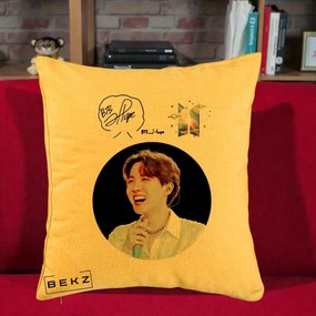 Perna Personalizata K-pop BTS J-Hope Portret cu Autograf, 40x40 cm, Galben, Husa Detasabila, Perna Inclusa, BEKZ®