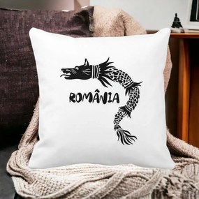 Perna Personalizata Patrata Lup Dacic Romania, 40x40 cm, Alba Mata, Husa Detasabila, Perna Inclusa, BEKZ®