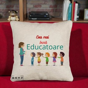 Cadou pentru Educatoare - Perna Personalizata Cea mai Buna Educatoare cu Ilustratie Copii si Educatoare, 40x40 cm, Bej Canapea, Husa Detasabila, Perna Inclusa, BEKZ®