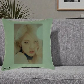 Perna Personalizata K-pop BLACKPINK Rose Blond cu Inel Roz Pastel, 40x40 cm, Verde, Husa Detasabila, Perna Inclusa, BEKZ®
