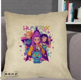 Perna Personalizata K-pop HUNTRX Trio cu Pisica Stele, 40x40 cm, Crem, Husa Detasabila, Perna Inclusa, BEKZ®
