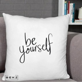 Perna Decorativa Be Yourself Caligrafie Neagra, 40x40 cm, Alb Pufos, Husa Detasabila, Perna Inclusa, BEKZ®