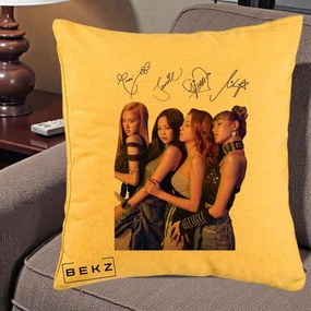Perna Personalizata K-pop BLACKPINK Fotografie Grup Autografe Deasupra, 40x40 cm, Galben, Husa Detasabila, Perna Inclusa, BEKZ®