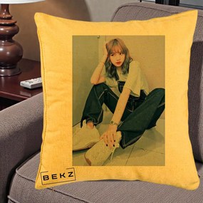 Perna Personalizata K-pop BLACKPINK Lisa, 40x40 cm, Galben, Husa Detasabila, Perna Inclusa, BEKZ®