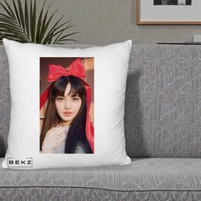 Perna Personalizata K-pop BLACKPINK Rose cu Funda Rosie, 40x40 cm, Alb Pufos, Husa Detasabila, Perna Inclusa, BEKZ®