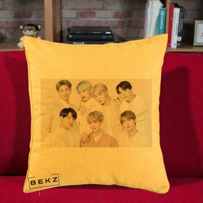 Perna Personalizata K-pop BTS Foto Grup Landscape Pastel, 40x40 cm, Galben, Husa Detasabila, Perna Inclusa, BEKZ®