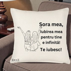 Cadou pentru Sora - Perna Personalizata Sora Mea Te Iubesc Line Art Doua Fete cu Brate Ridicate, 40x40 cm, Crem Reliefat, Husa Detasabila, Perna Inclusa, BEKZ®