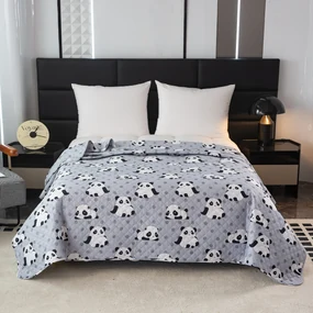 Cuvertura de pat cu model PANDA gri Dimensiuni: 170 x 210 cm