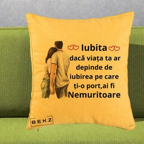Cadou pentru Iubita - Perna Personalizata Iubita Nemuritoare cu Cuplu Acuarela Roz si Inimi, 40x40 cm, Galben, Husa Detasabila, Perna Inclusa, BEKZ®