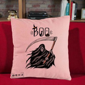 Perna Decorativa Halloween Boo Grim Reaper cu Coasa, 40x40 cm, Roz, Husa Detasabila, Perna Inclusa, BEKZ®