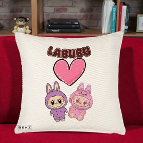 Perna Personalizata Labubu Cuplu Inima, 40x40 cm, Crem Reliefat, Husa Detasabila, Perna Inclusa, BEKZ®