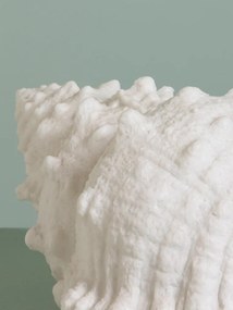 Lampa de masa in forma de scoica , din rășină si pulbere de piatra , "Shell"