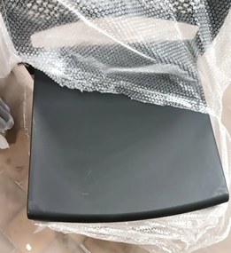 Reducere Scaun din plastic negru PAGI calitatea a II-a